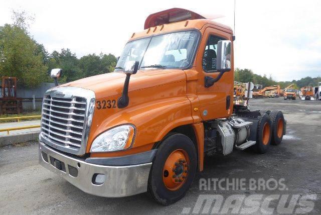 Freightliner CASCADIA 125 Chassis Cab trucks