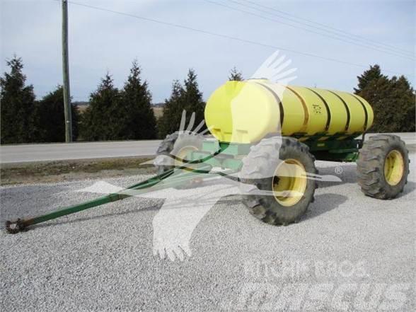 YETTER 1600 Mineral spreaders