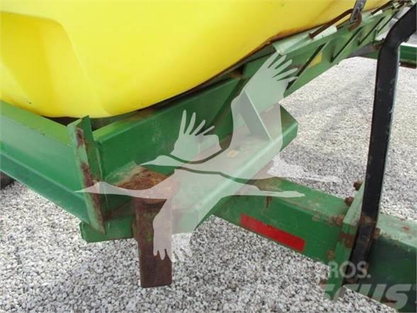 YETTER 1600 Mineral spreaders