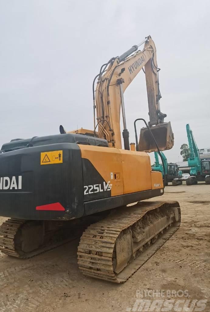 Hyundai R225 Crawler excavators