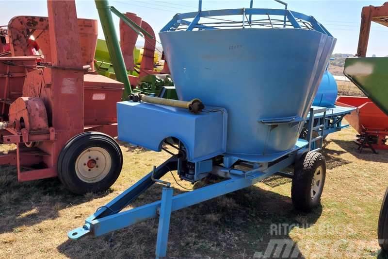 Agri Tech 1+-1or 2 cube ROLO feed mixer Crop processing and storage units/machines - Others