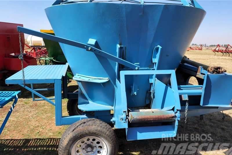 Agri Tech 1+-1or 2 cube ROLO feed mixer Crop processing and storage units/machines - Others