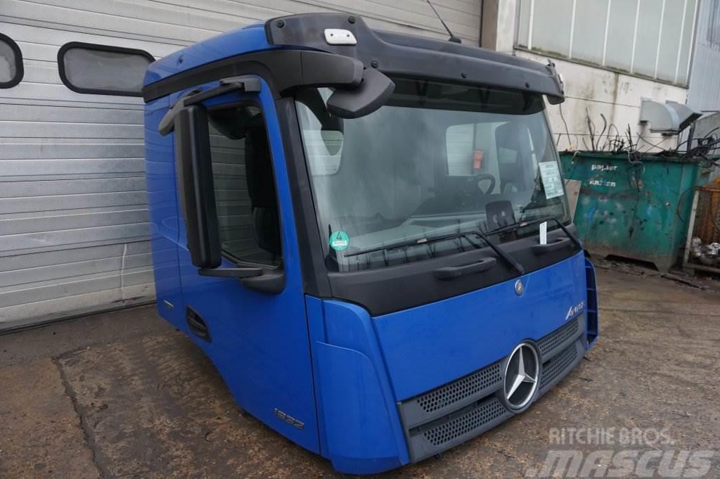 Mercedes-Benz ANTOS M-MP4 2.3 TUNNEL 320 Cabins and interior