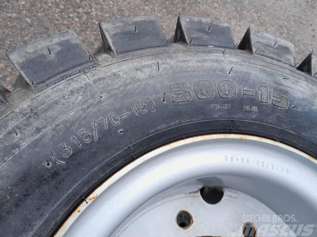 Mitas 300-15 (315/70-15) Hjul Tyres, wheels and rims