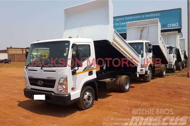 Hyundai MIGHTY EX8, WITH +/- 4 CUBE TIPPER EQUIPMENT Other trucks
