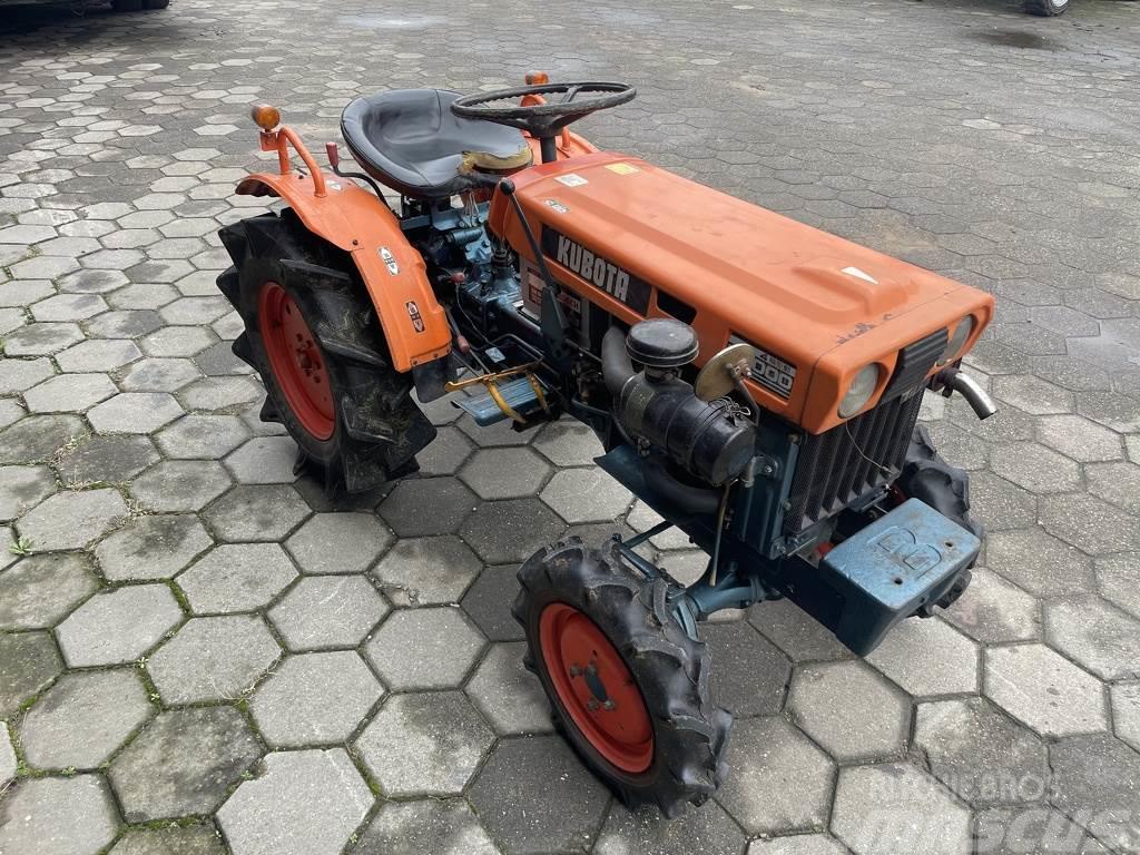 Kubota B7000 minitractor Tractors