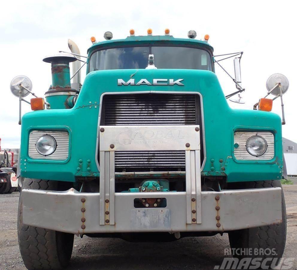 Mack RB688S Hook lift trucks