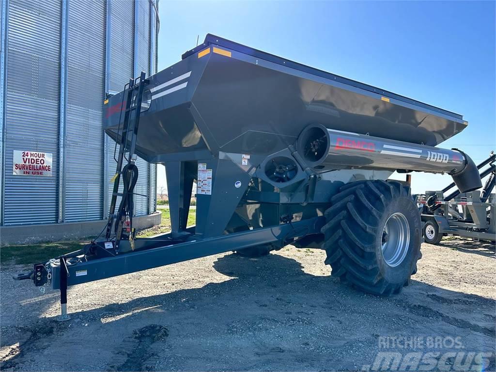 Demco 1000 Grain / Silage Trailers