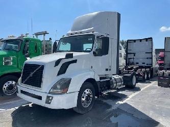 Volvo VNL42T