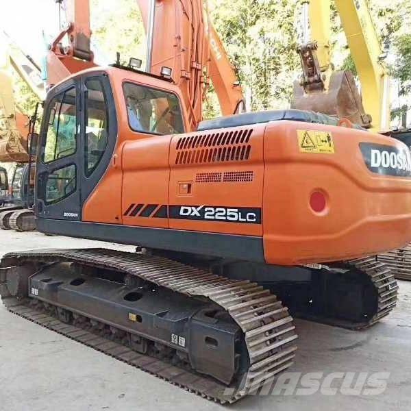 Doosan DX 225 Rupsgraafmachines