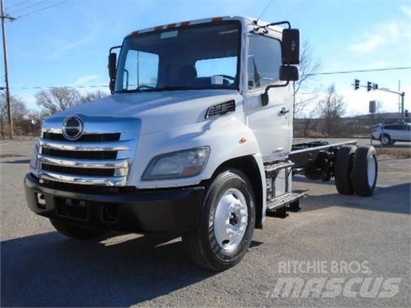 Hino 338 Chassis met cabine