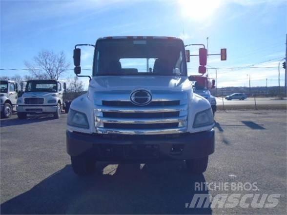 Hino 338 Chassis met cabine