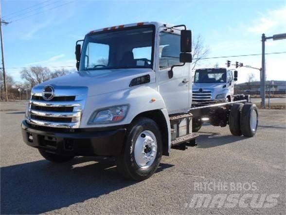 Hino 338 Chassis met cabine