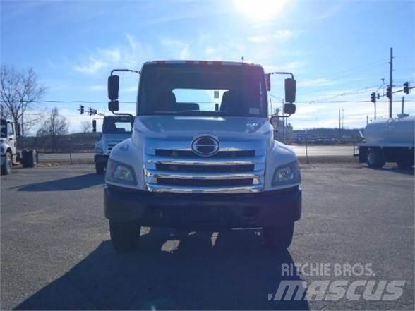 Hino 338 Chassis met cabine