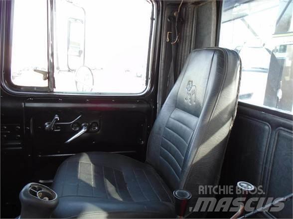 Mack RD600 Vrachtwagen met containersysteem