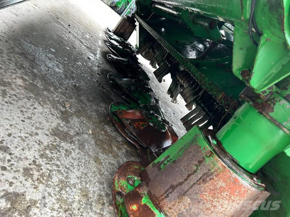 John Deere F 310 R Maaikneuzers