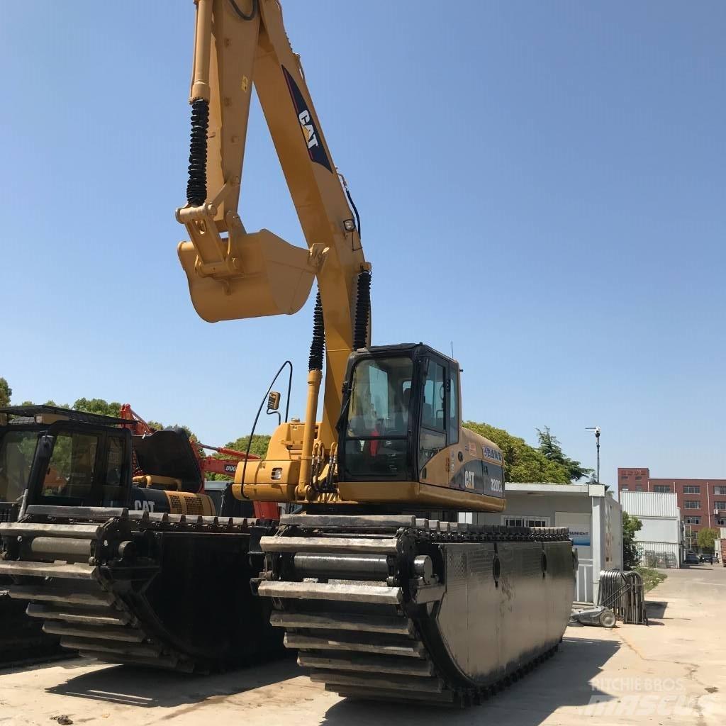 CAT 320 C L Amfibische graafmachines