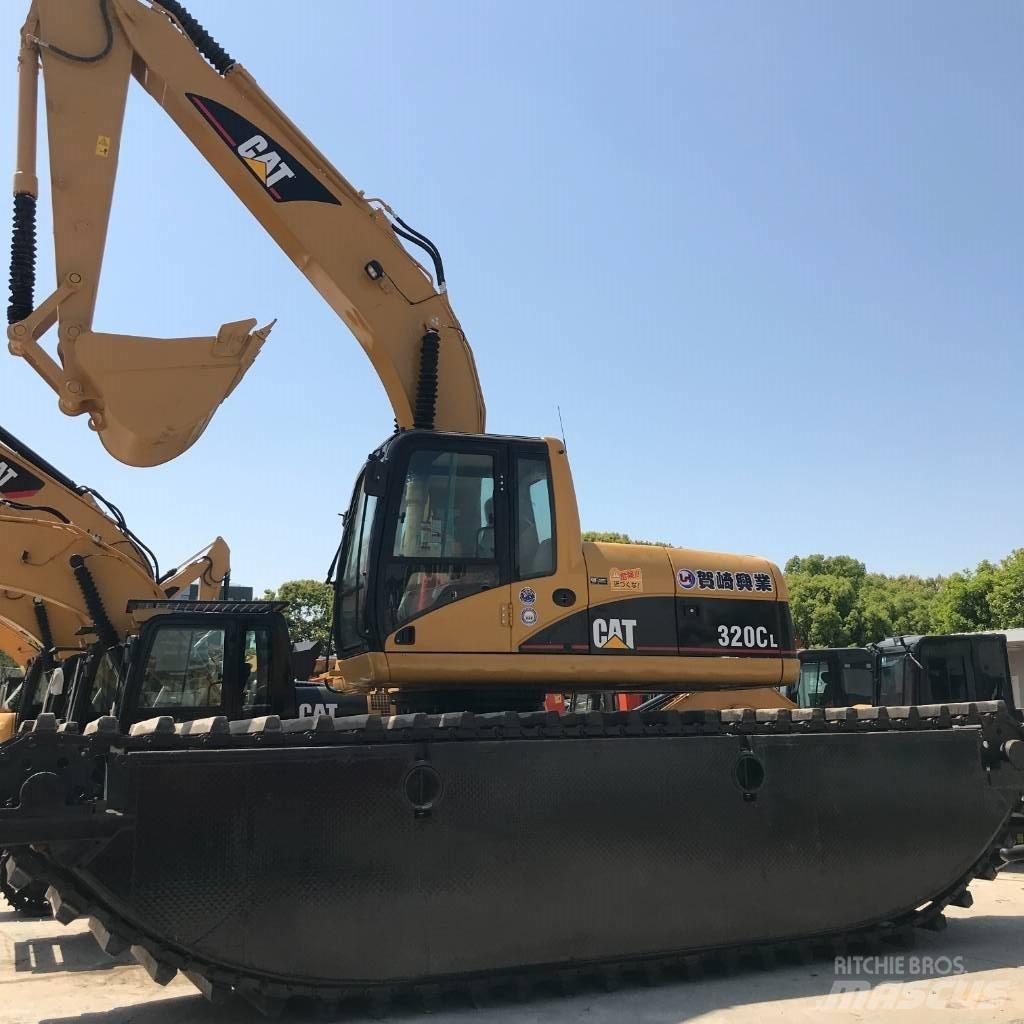CAT 320 C L Amfibische graafmachines