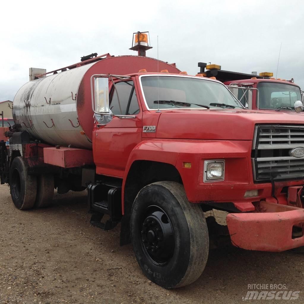 Ford F 700 Betonmixers en pompen