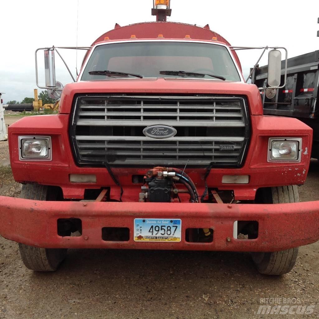 Ford F 700 Betonmixers en pompen