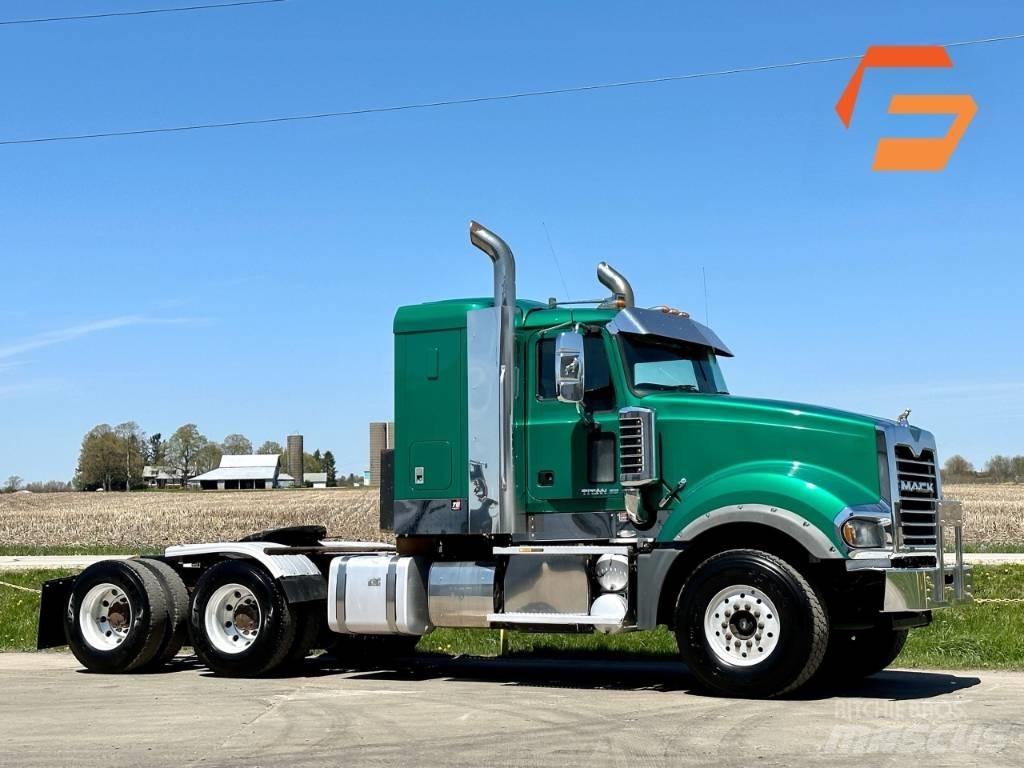 Mack TD713 Anders