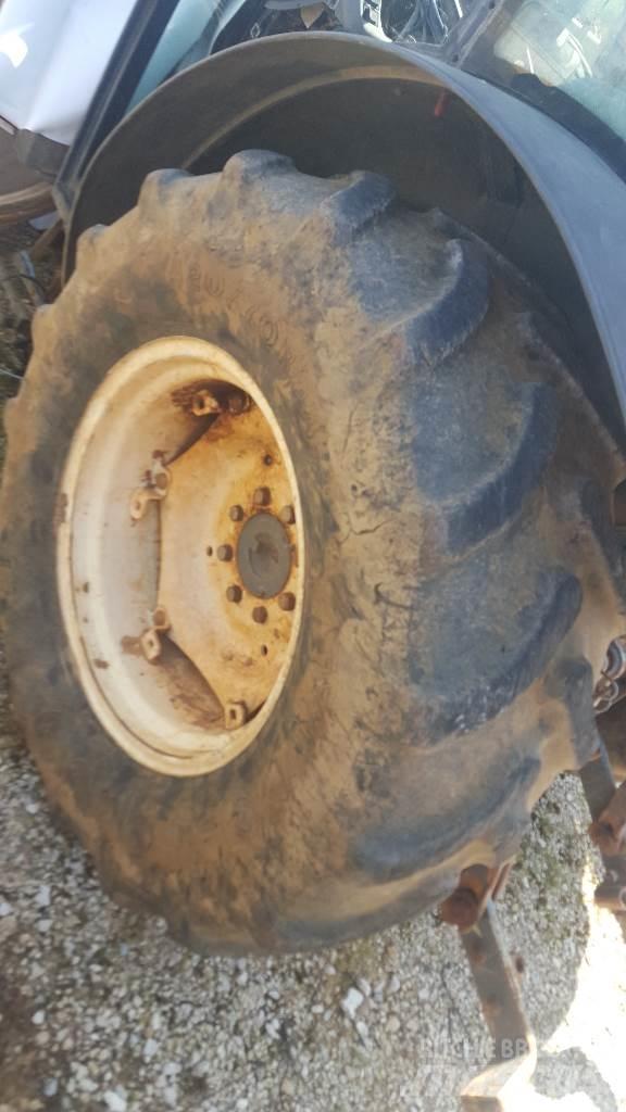  Pneus 420/70R24 Banden, wielen en velgen