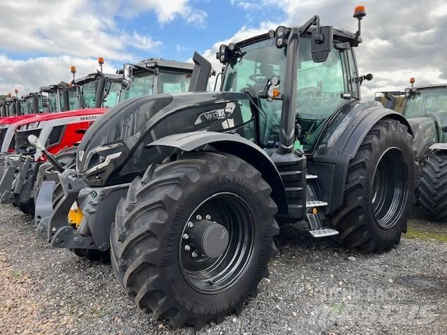 Valtra T215A Tractoren