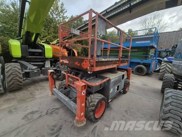 SkyJack 6832RT Schaarhoogwerkers