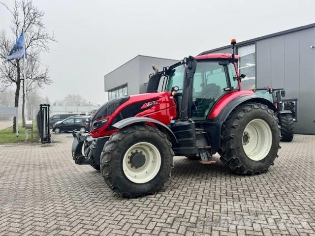 Valtra T144 Hitech Tractoren