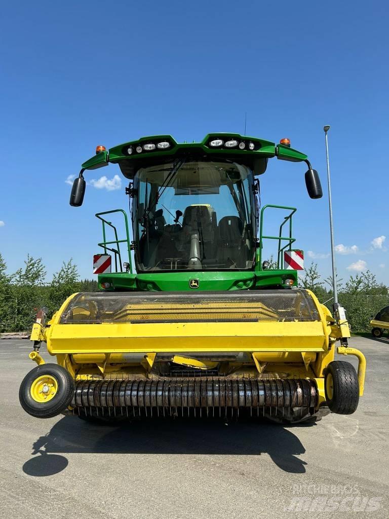 John Deere 8300i Zelfrijdende veldhakselaars