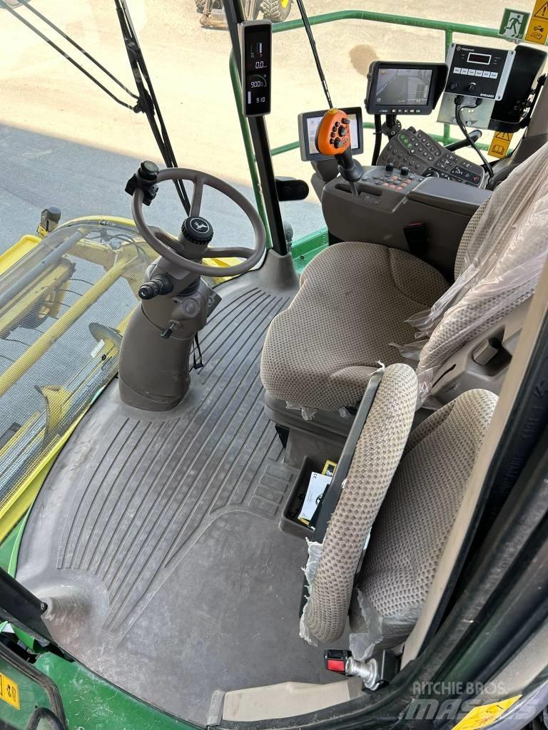 John Deere 8300i Zelfrijdende veldhakselaars
