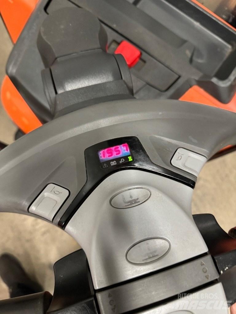 Toyota SWE120L Stapelaar meeloop
