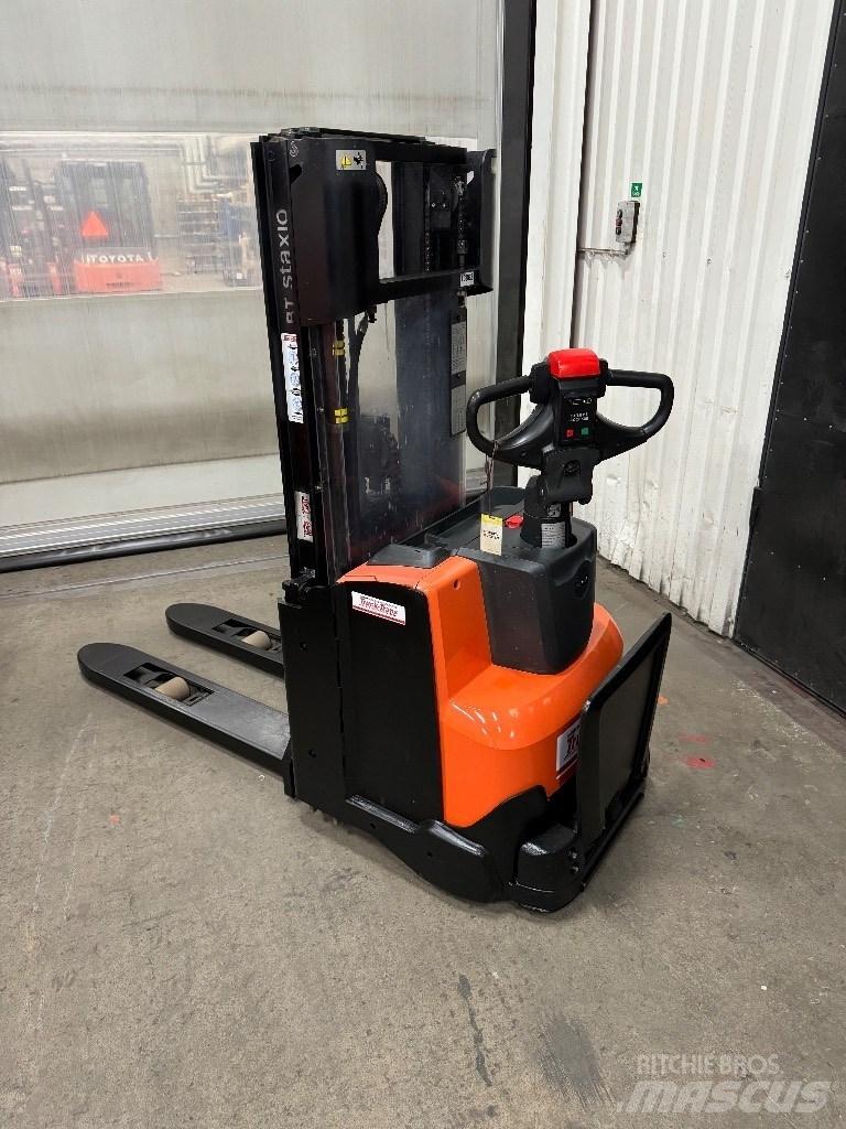 Toyota SWE120L Stapelaar meeloop