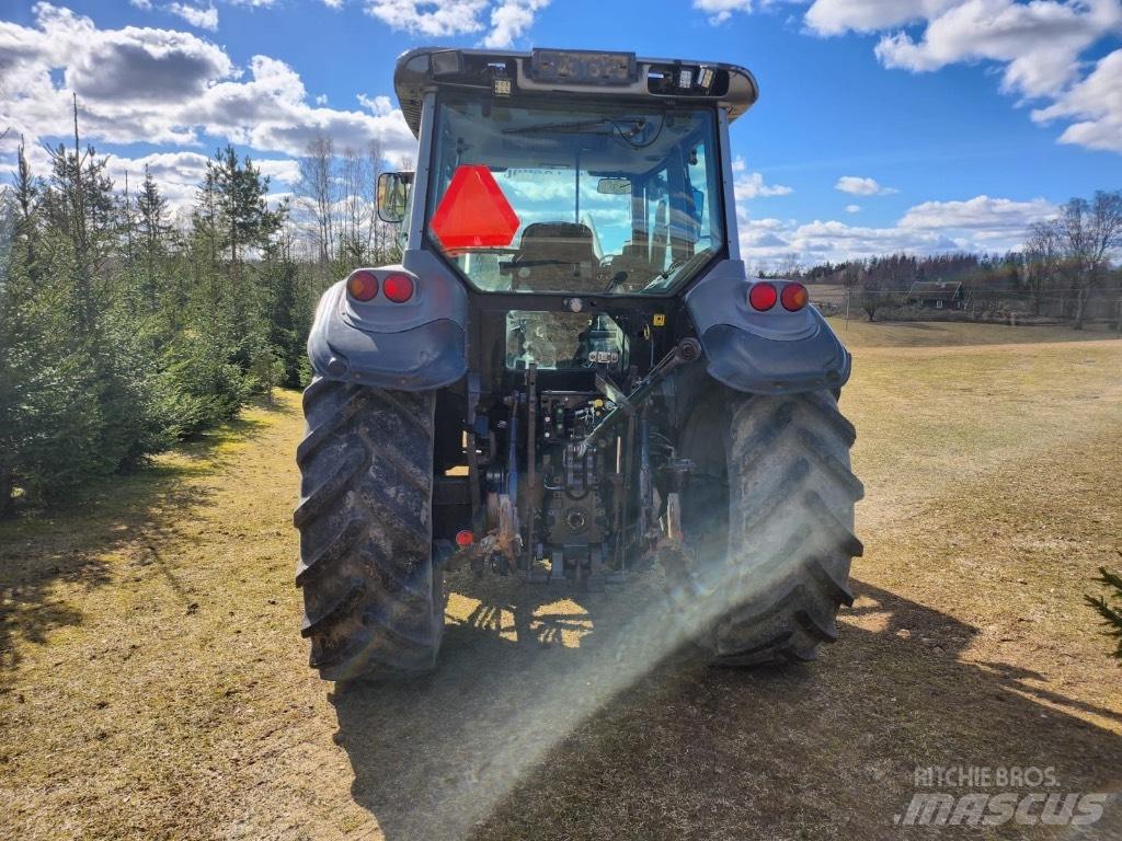 Valtra M 120 Tractoren