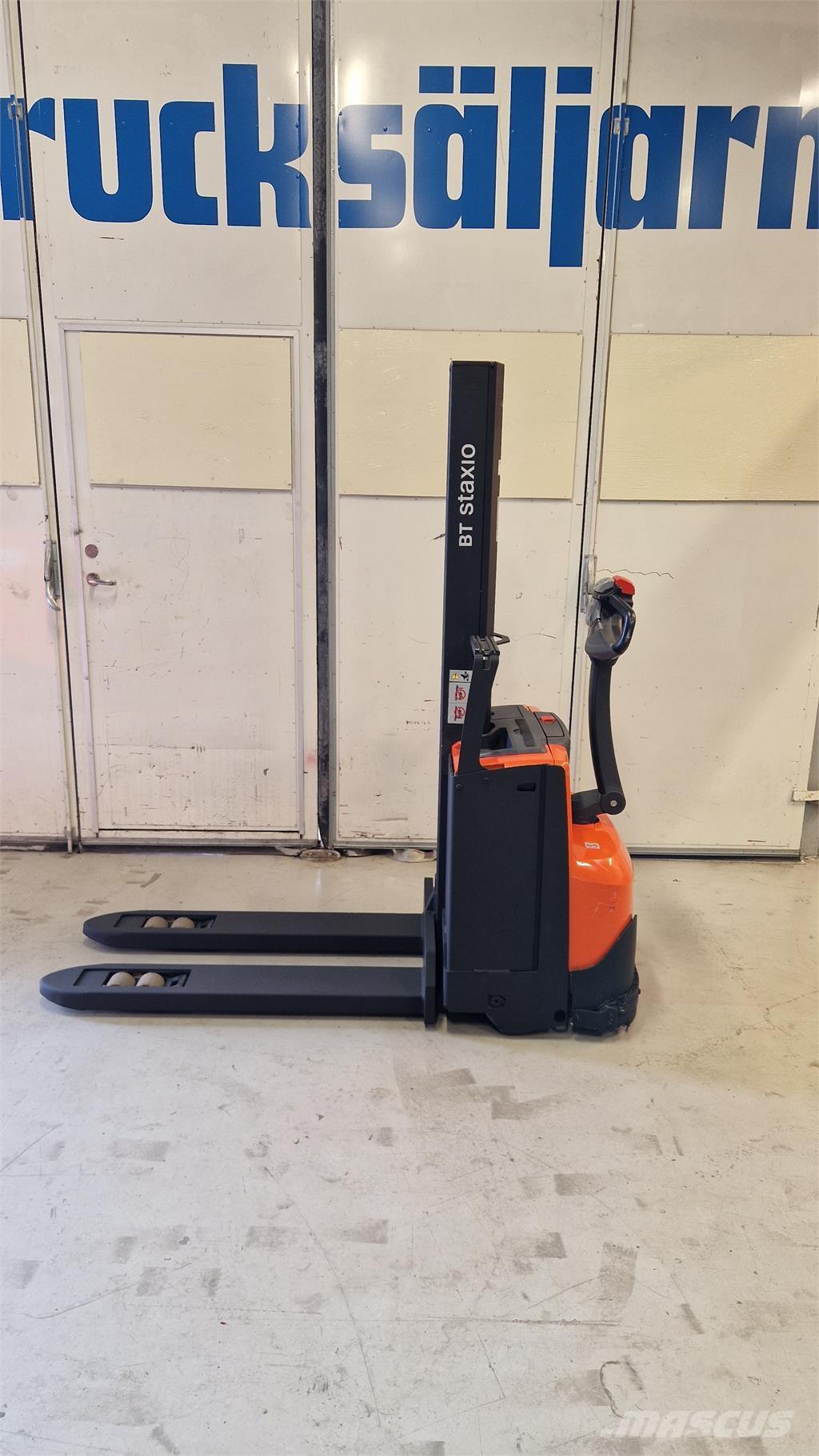 Toyota SWE080L Zelfrijdende stapelaars