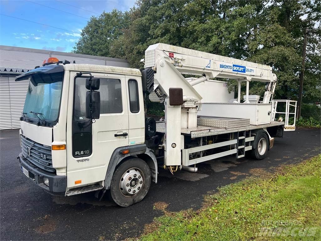 Volvo FL610 4X2 Vlakke laadvloer met kraan