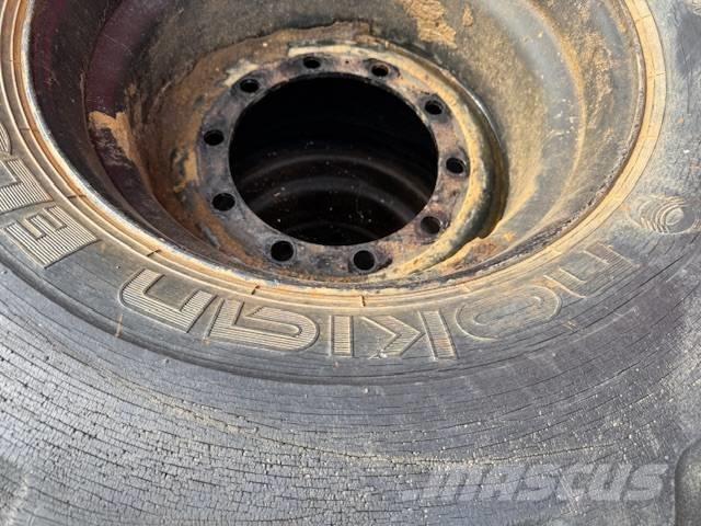 Nokian 600/50/22.5 Banden, wielen en velgen