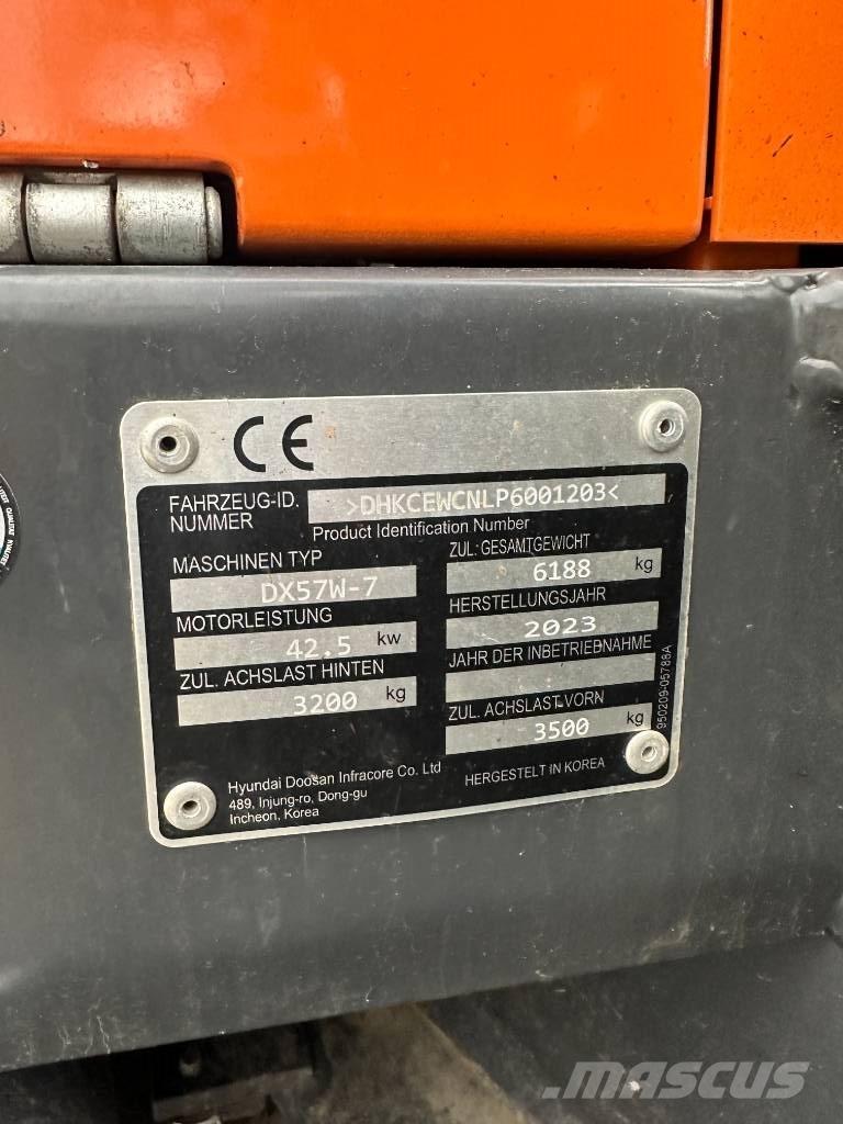 Develon DX 57 W-7 Wielgraafmachines
