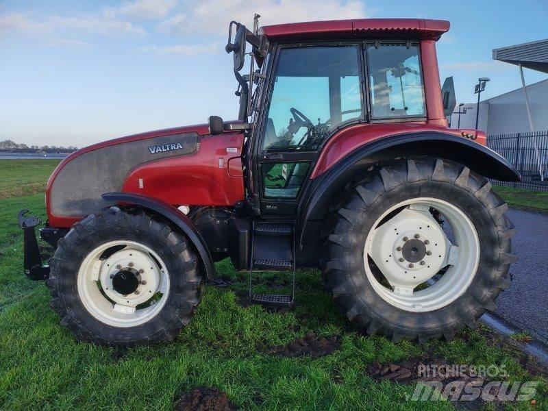 Valtra M 130 Tractoren