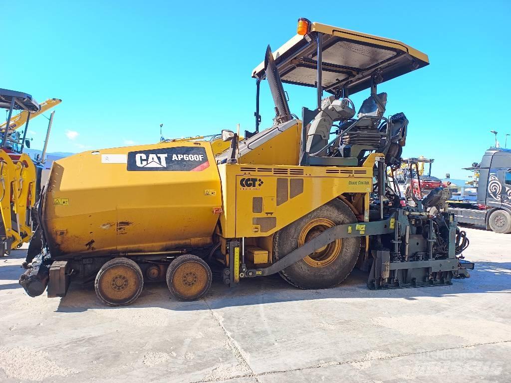 CAT AP 600F Asfaltafwerkmachines