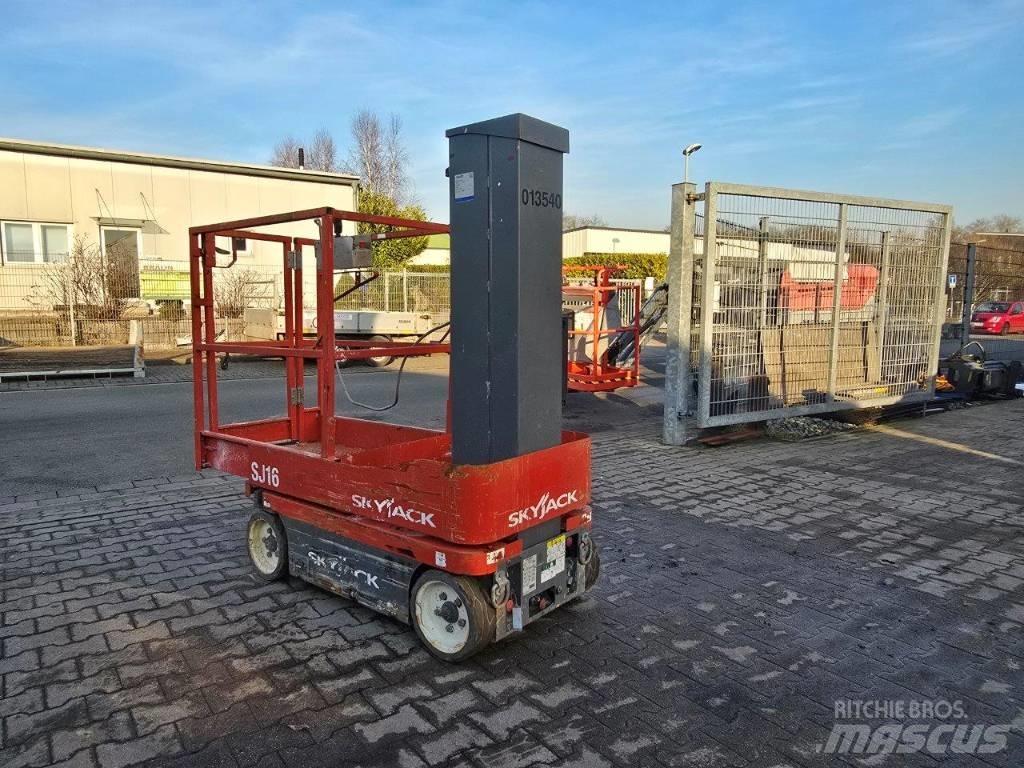 SkyJack SJ 16 Personenliften en invalideliften