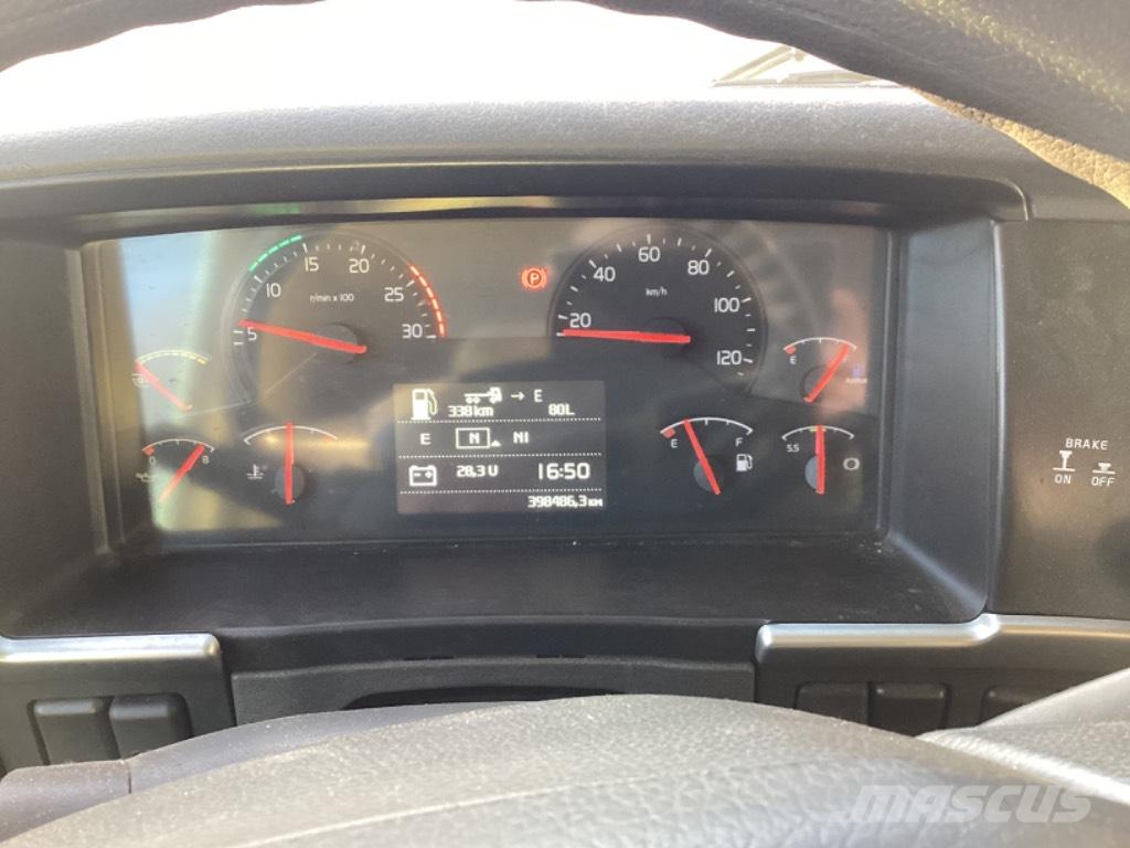 Volvo FM 330 Bakwagens met gesloten opbouw