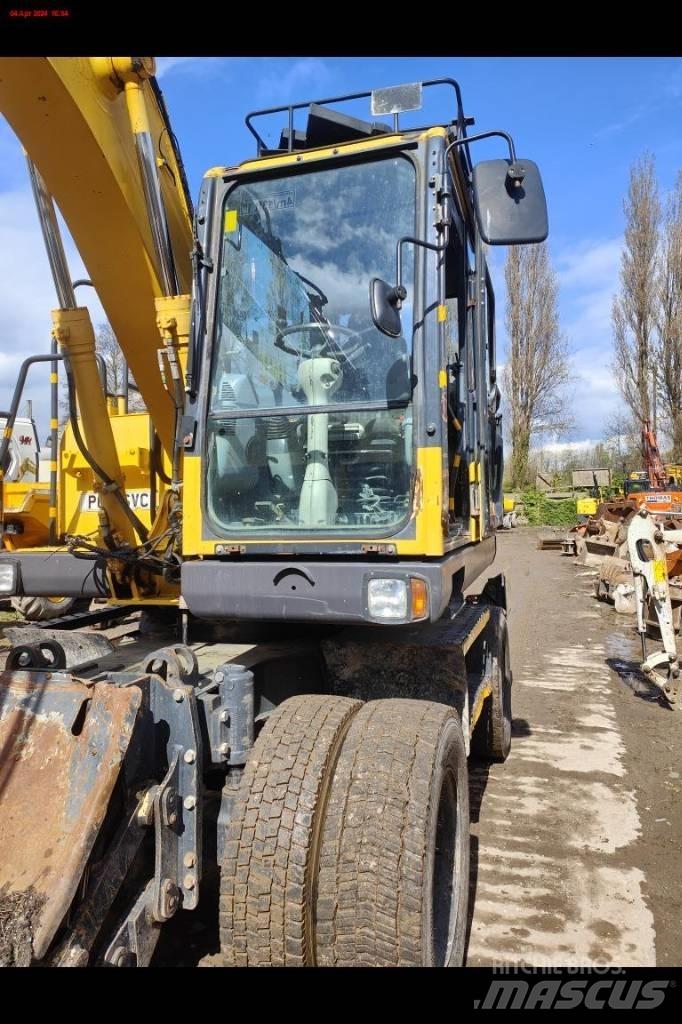 Komatsu PW 148-8 Wielgraafmachines