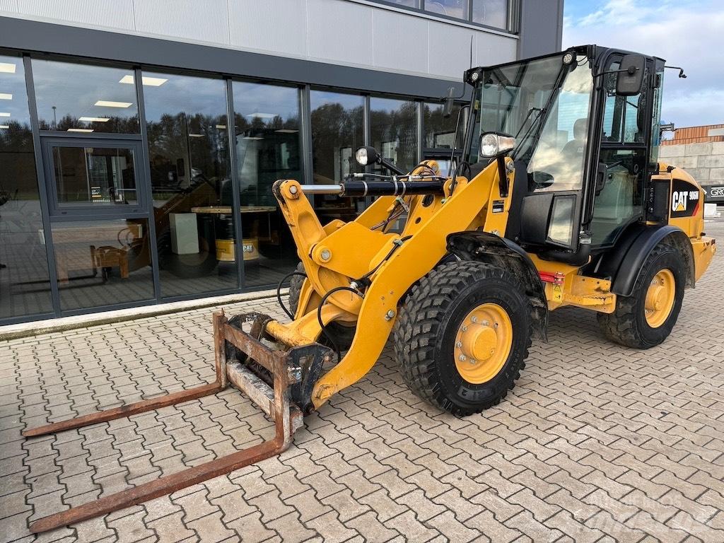 CAT 906M Wielladers