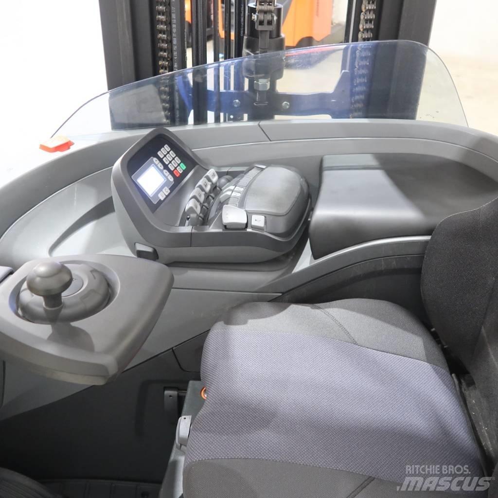 Toyota RRE140H Reachtruck voor hoog niveau