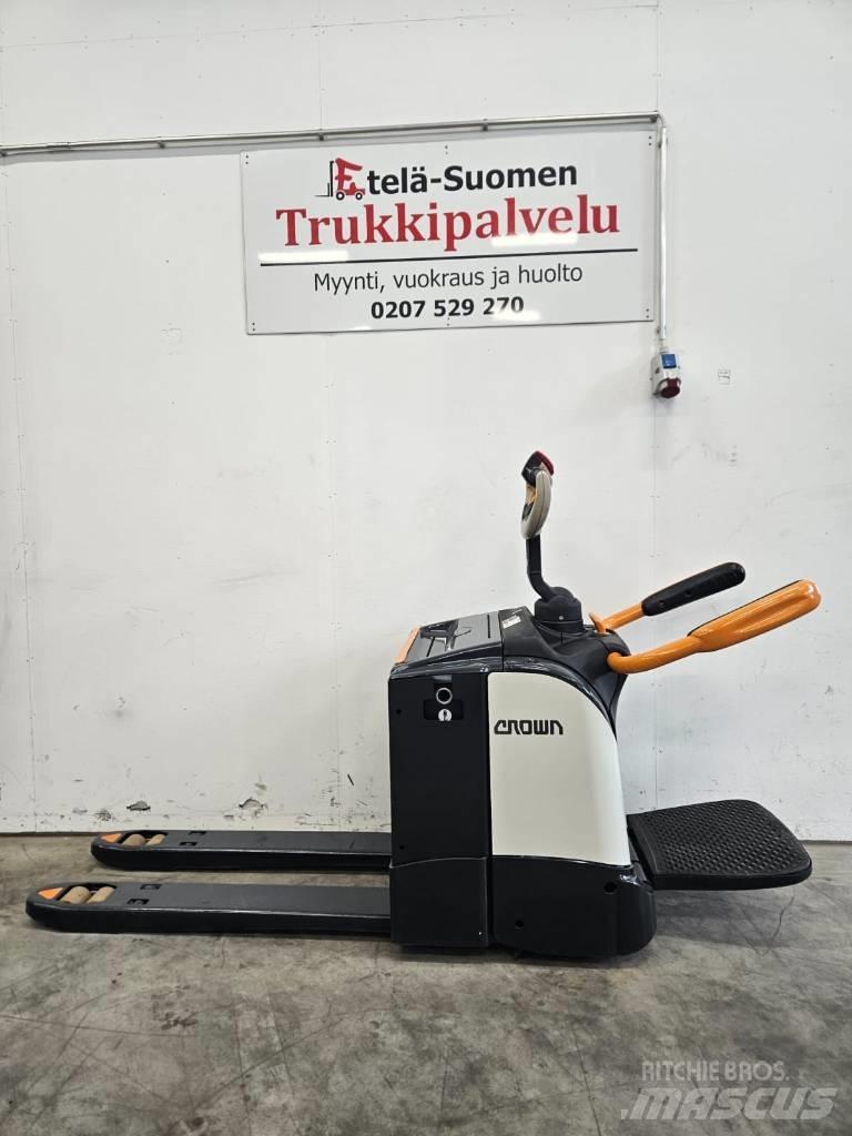 Crown WT 3040 E Meerij pallettruck met platform