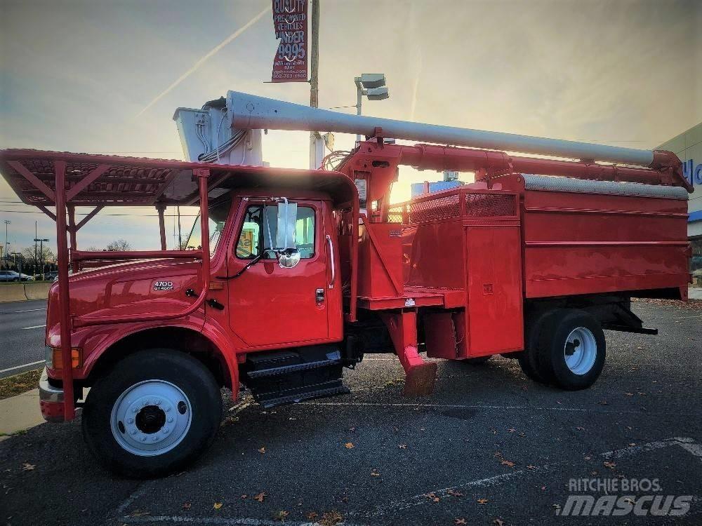 International 4700 Auto hoogwerkers