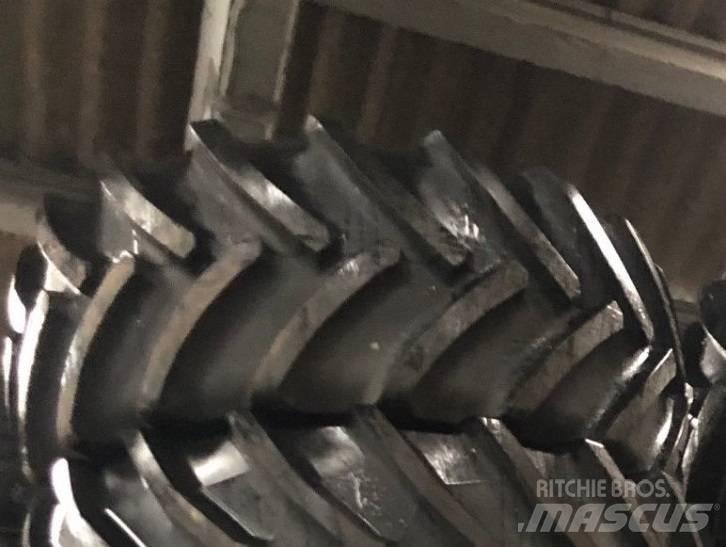 Trelleborg 900/60R32 Banden, wielen en velgen