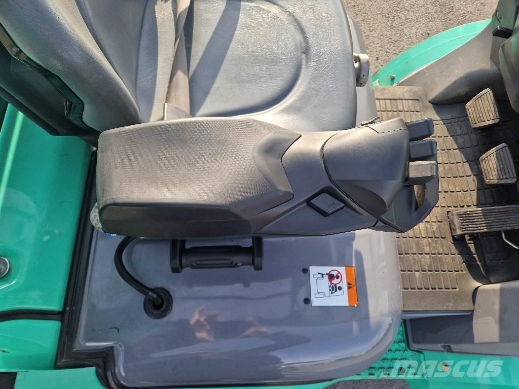 Mitsubishi FD30N Reachtruck voor hoog niveau