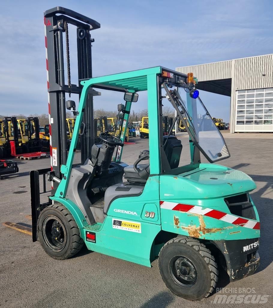 Mitsubishi FD30N Reachtruck voor hoog niveau